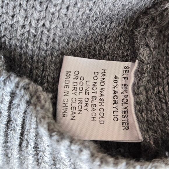 Vestique Gray Cropped Pom Sweater - Picture 7 of 7